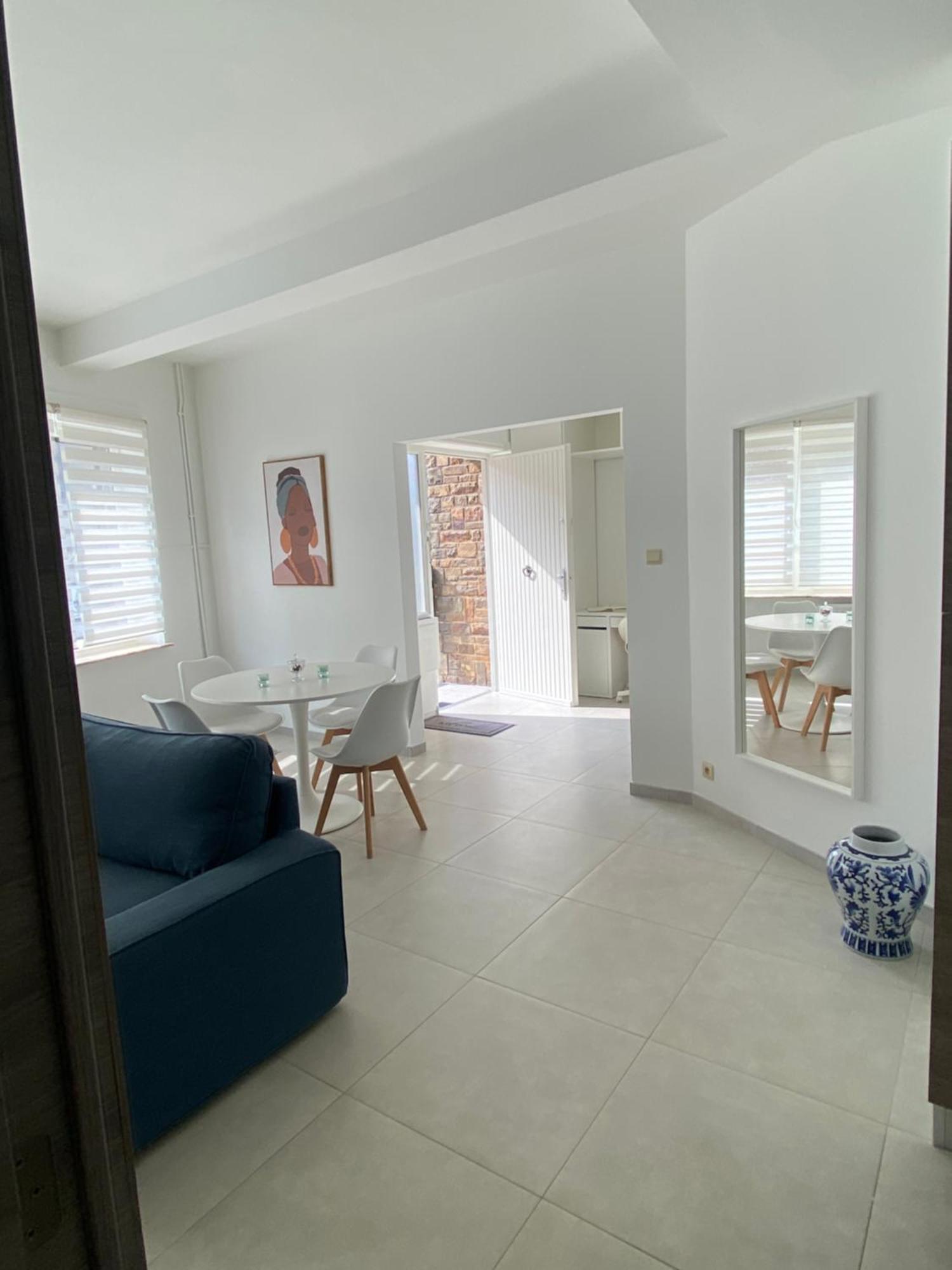 1-E Superbe Appartement Lumineux Charleroi Exterior photo